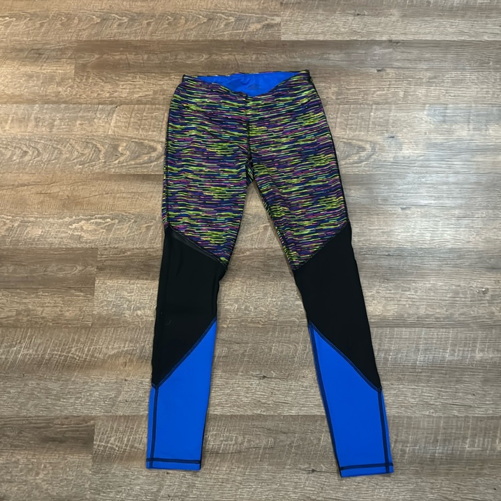 Size M mesh knee leggings